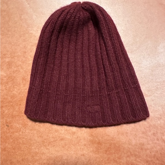 Coach Cable Knit Lambs Wool Beanie Cap One Size Burgundy - Picture 2 of 7